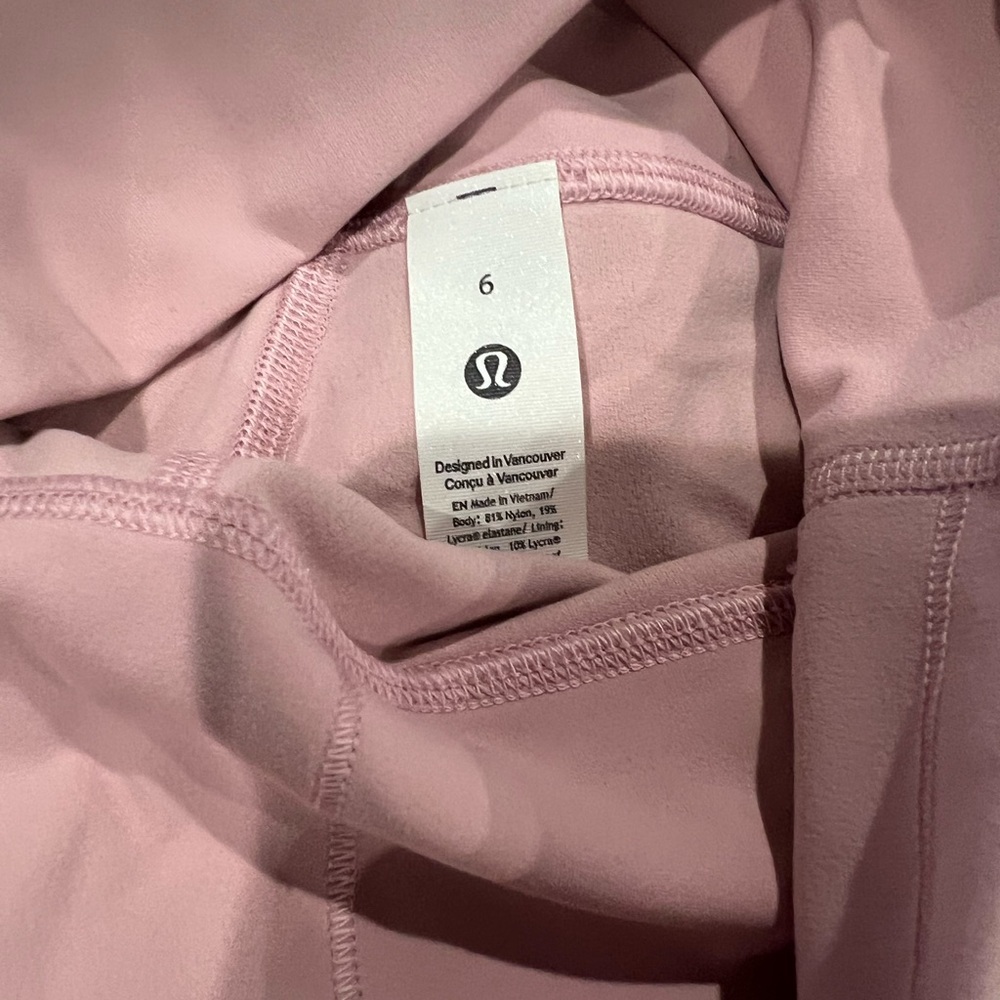 New Lululemon align HR shorts 6” - Picture 3 of 3